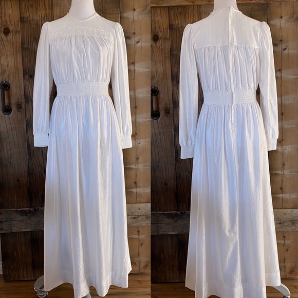 Dresses & Skirts - Vintage white BoHo maxi/wedding long sleeve dress